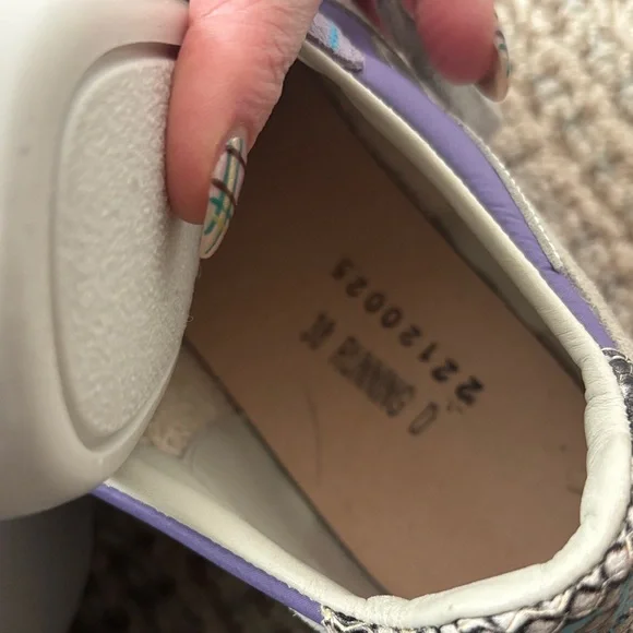 Golden Goose Lavender and Silver Sneakers - Picture 9 of 12